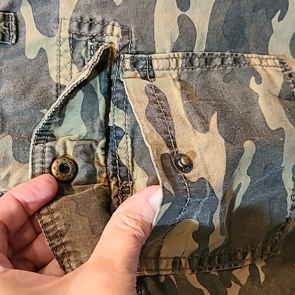 Jeans By Buffalo Camo Cargo Shorts Size 28 - Picture 9 of 13